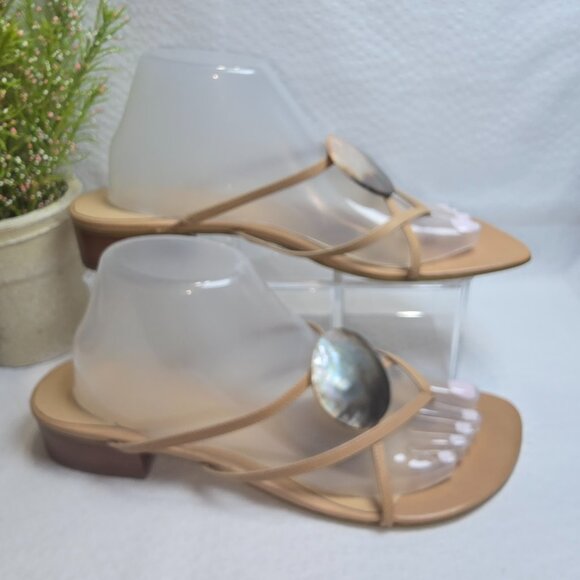 NINE WEST TAN SANDAL MEDALLION DETAIL STRAPPY FLAT WOMENS SIZE 9.5 - Picture 1 of 5